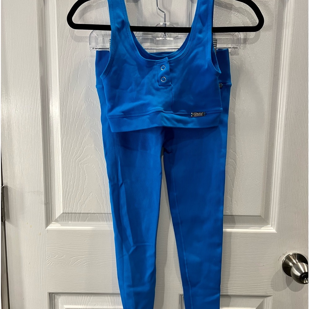 Bombshell Sportswear turquoise sports bra & leggings